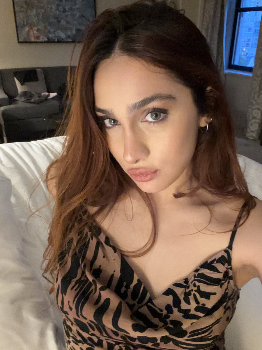 itsgoogoogaga's tweet photo. Your favorite persian <3 https://t.co/3Us9k7RtRn