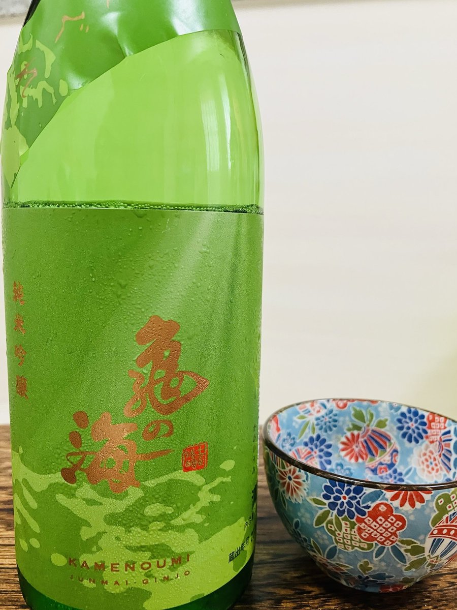 taigiraffe's tweet photo. ランニング後の身体に、マスカット感がしみる…！
低アルでスッキリ、水分補給みたいに飲める夏酒😏✨
ウマウマでした。

#日本酒 #夏酒 #亀の海 #ランニング後の一杯 https://t.co/oCcFS13NqK