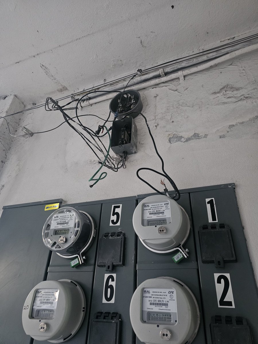gebearchives's tweet photo. @Cicmty
Alguien arrancó los cables de luz, Av del estado 321 
Col tecnológico MTY 
@CFEmx @CFE_Contigo https://t.co/VfGeSalain