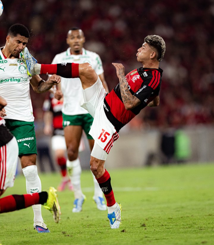 ygorcb1's tweet photo. @ricardoFx @SportsCenterBR Atingiu não https://t.co/yMqjeLOgcu