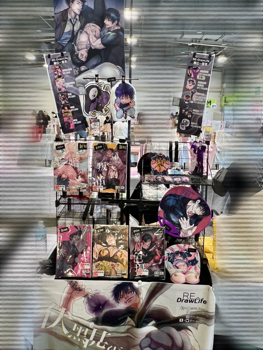 RE_DrawLife_xxx's tweet photo. 第二天擺設完成✨
攤位位置換到風扇下方感覺比較涼快了～大家請多指教🙇🏻🙇🏻‍♀️
#COO4 https://t.co/rVNTPebU0R