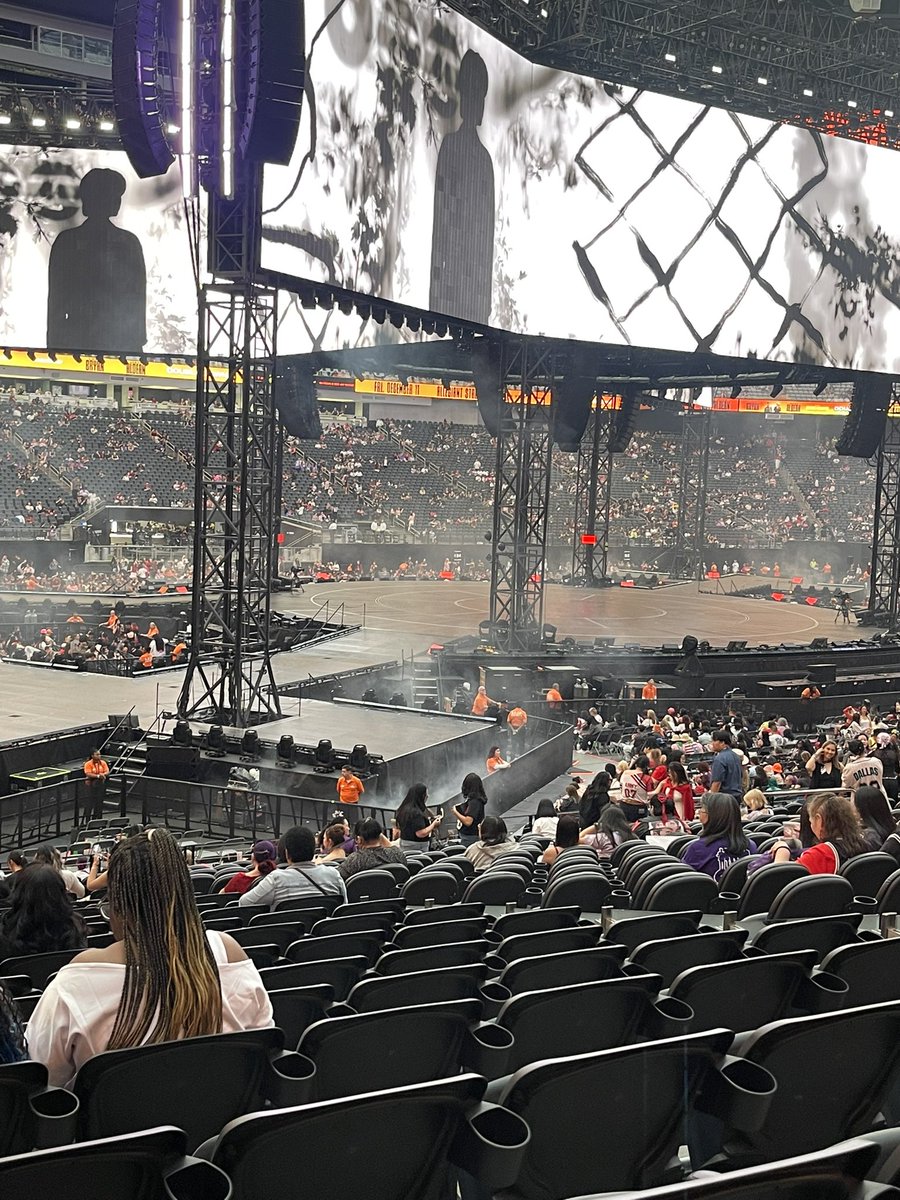 Joyminick562's tweet photo. I’m so happy right now 💜 #bts_arirang_worldtour_LasVegas 
#BTS_ARİRANG https://t.co/TGaeiulsh8