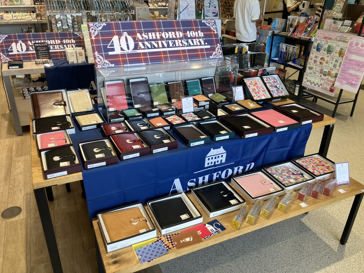 ASHFORD_1986's tweet photo. \\うさぎや岡山店//
アシュフォード40th記念イベント
ジャケットマーケット
2日目開催中です✌️

大人気のグラティチュードガーデンも販売中です✨
オーダージャケットマルシェ飛び込み参加も大歓迎です😆
本日17時までです
ご来店お待ちしています😊 https://t.co/AZgvl8y4aq