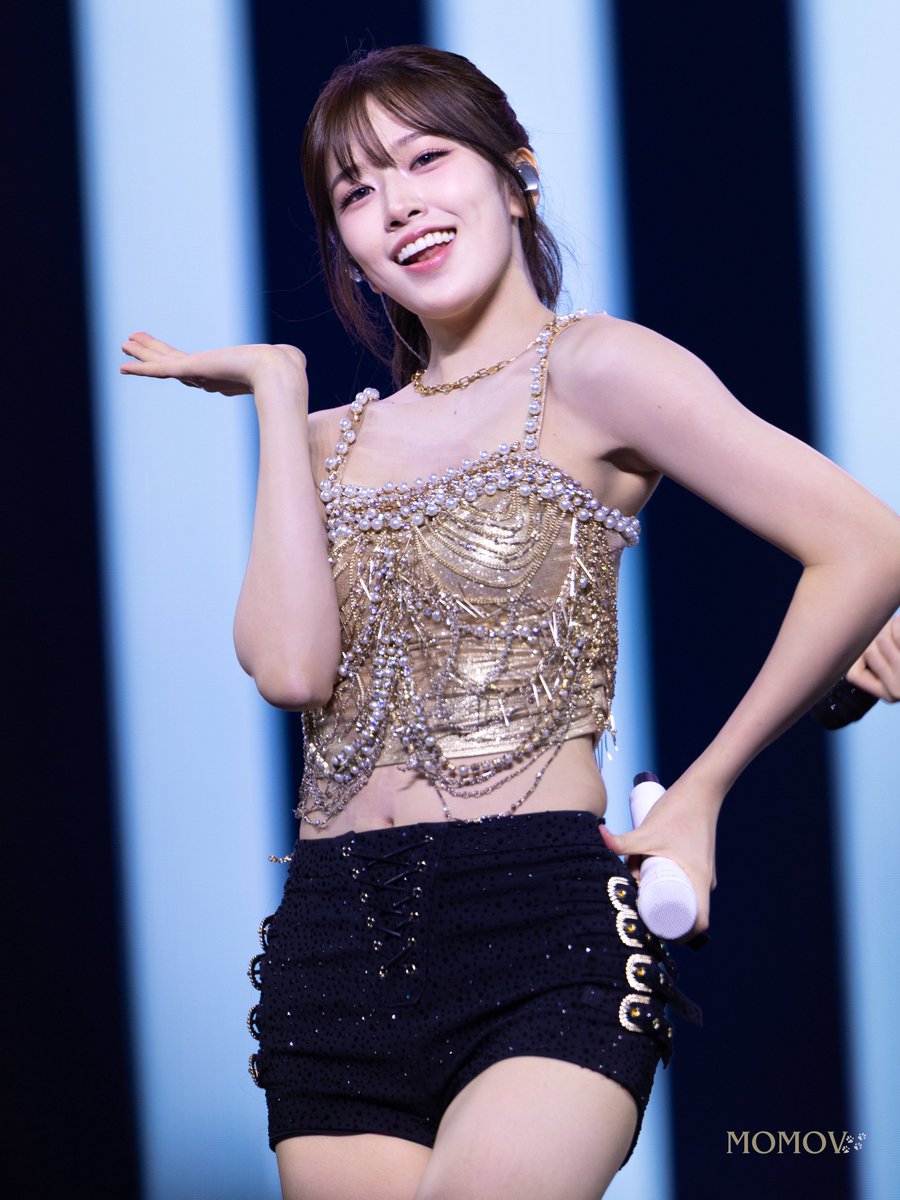 momomomov_v's tweet photo. 260523 Show What I Am 🇲🇴 Day1
HD(3)
Da Na da na da da da na🎶🎶🎵
#ANYUJIN #안유진 #아이브 #IVE #유진 #YUJIN https://t.co/wVo5HaENTd