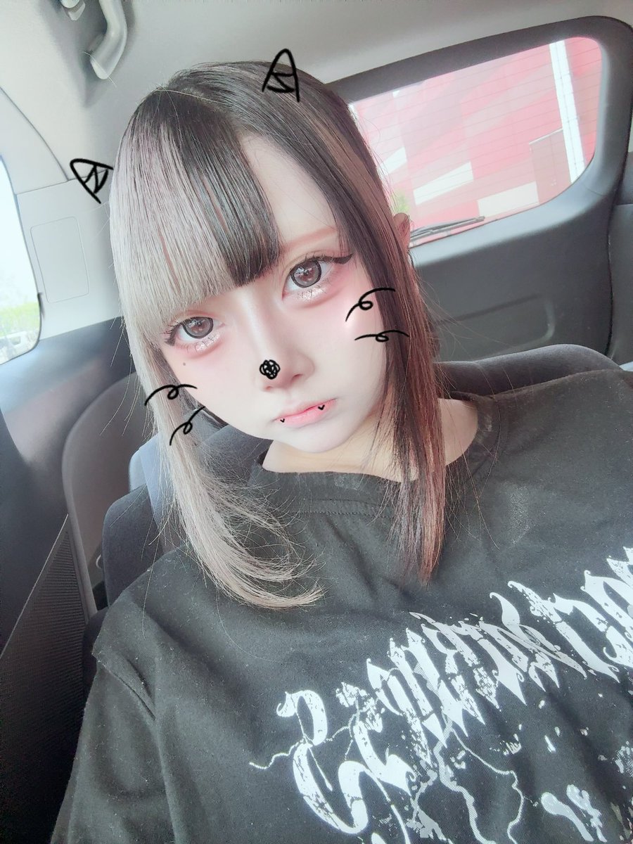 るり tweet media