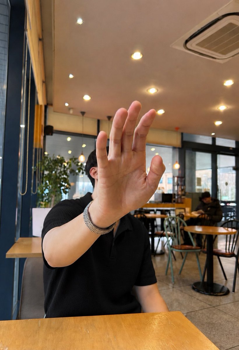 cuttle0123's tweet photo. 오빠 20분 늦음! 오늘도 날이 쫀아서 건오~ https://t.co/XdIbw2wNP7