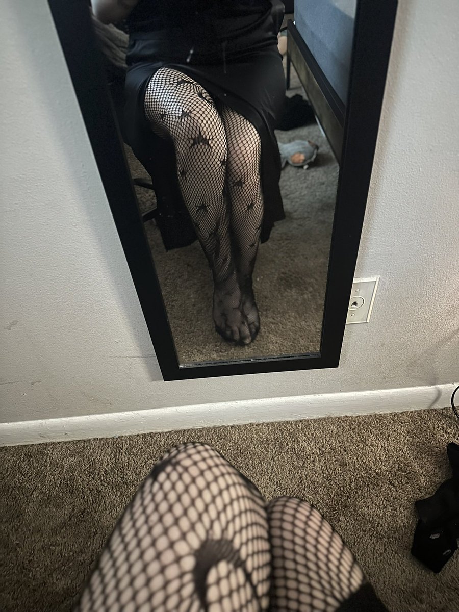 GoddessSera74's tweet photo. Sit at my feet and give me your wallet

findom whalesub finsub feet https://t.co/hmhEFWtrOe