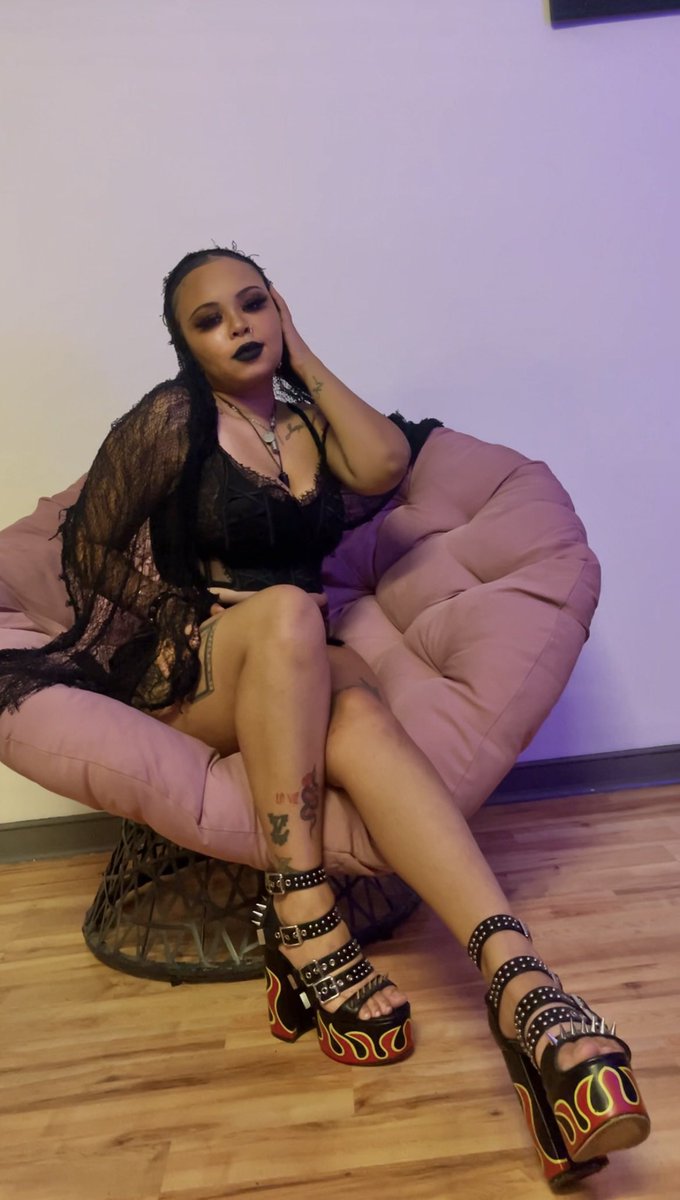 Syrah (suh•rah) tweet media