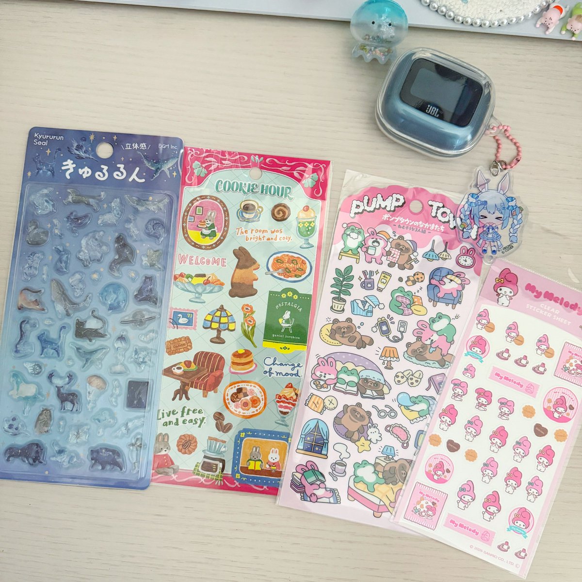 hoshi_note2's tweet photo. 先月からシールをサブスクを始めたんたけど、今月のシール達がとても好みで開けた瞬間テンション上がった💌⟡.·
特にねむそうな3人組がどツボでほぼ日weeksに使ったら絶対かわいいと思う…！マイメロちゃんもゆるっとしたタッチでかわいい🫠💗
(先月のシール達の写真を撮るの忘れてたと今気づいた💭) https://t.co/5BrnEUMsQc