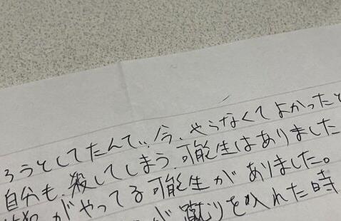 Umezu_B's tweet photo. 人が死ぬのは「集団で歯止めが効かなくなった時」「自分も殺していた可能性がある」

服役中の元強盗犯が語った言葉
長年の相棒と2人なら手加減できたが、知らない者と組むのは怖くてできないと言う

栃木の強盗殺人では他人同士の16歳4人が初対面で69歳女性を殺害

集団心理の恐ろしさを改めて思う https://t.co/rbP2sd9nNk