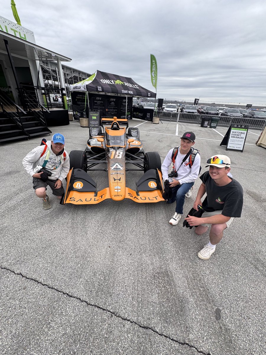 MackD17's tweet photo. It’s been  one of the most enjoyable weekends I’ve ever had at @IMS saw so many drivers and awesome people. I got to chat with @TheTimDurham and @MarcoAndretti yesterday. Ran into @JimmieJohnson finally after so many years. But most importantly saw so many people loving Indy 😃🏁 https://t.co/8mVWvy0m6V