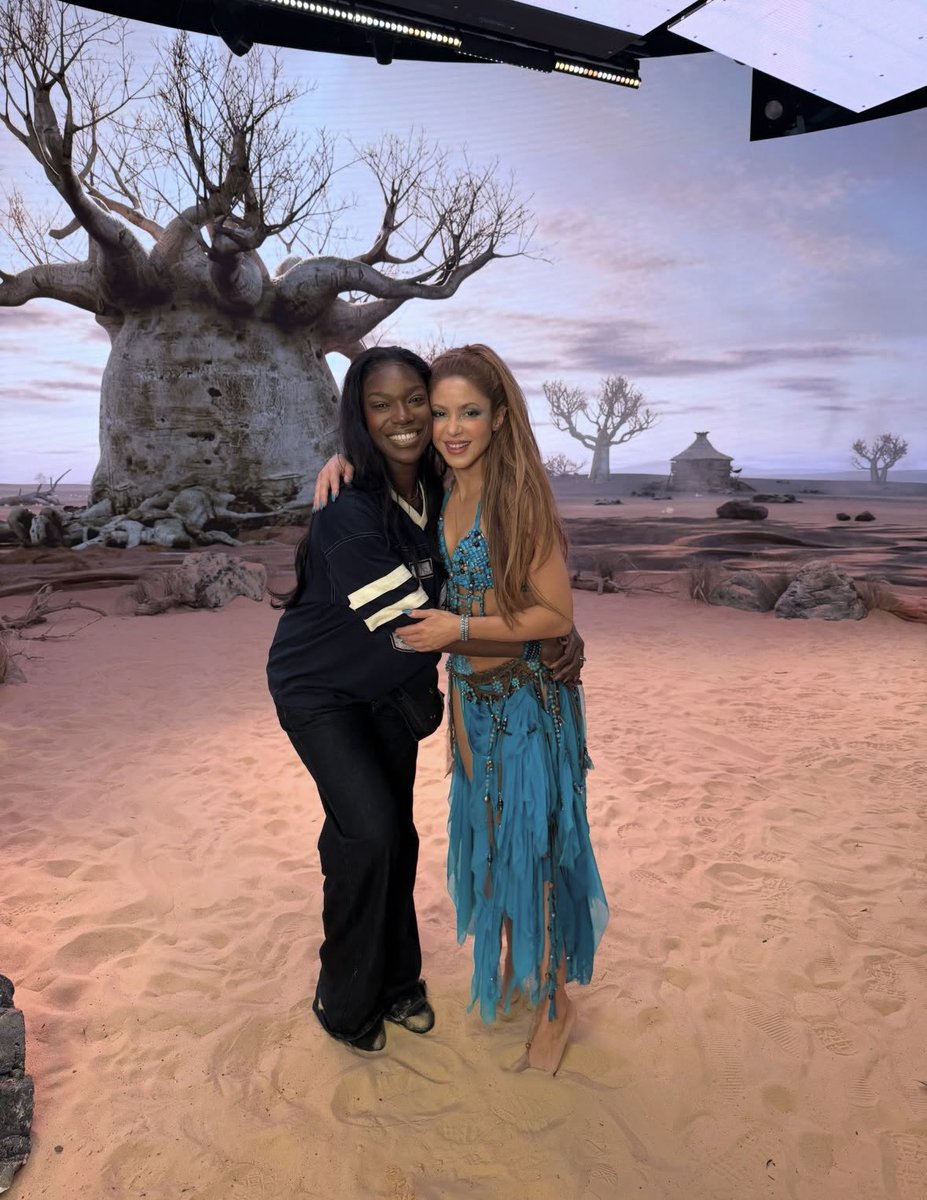 shakbase's tweet photo. “working with Shakira was honestly incredible. such a beautiful, grounded, hardworking artist” @shakira Choreographer: Kany https://t.co/iR54AydrXC