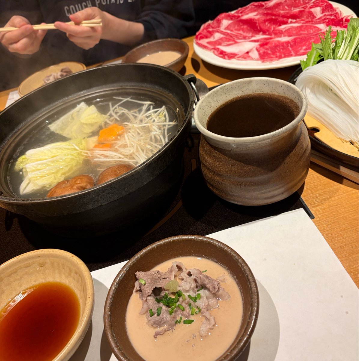 AznableTin's tweet photo. もーにん

会社からもらった汚職事件でねーちゃんと

腹パンです https://t.co/usQOCzegtx