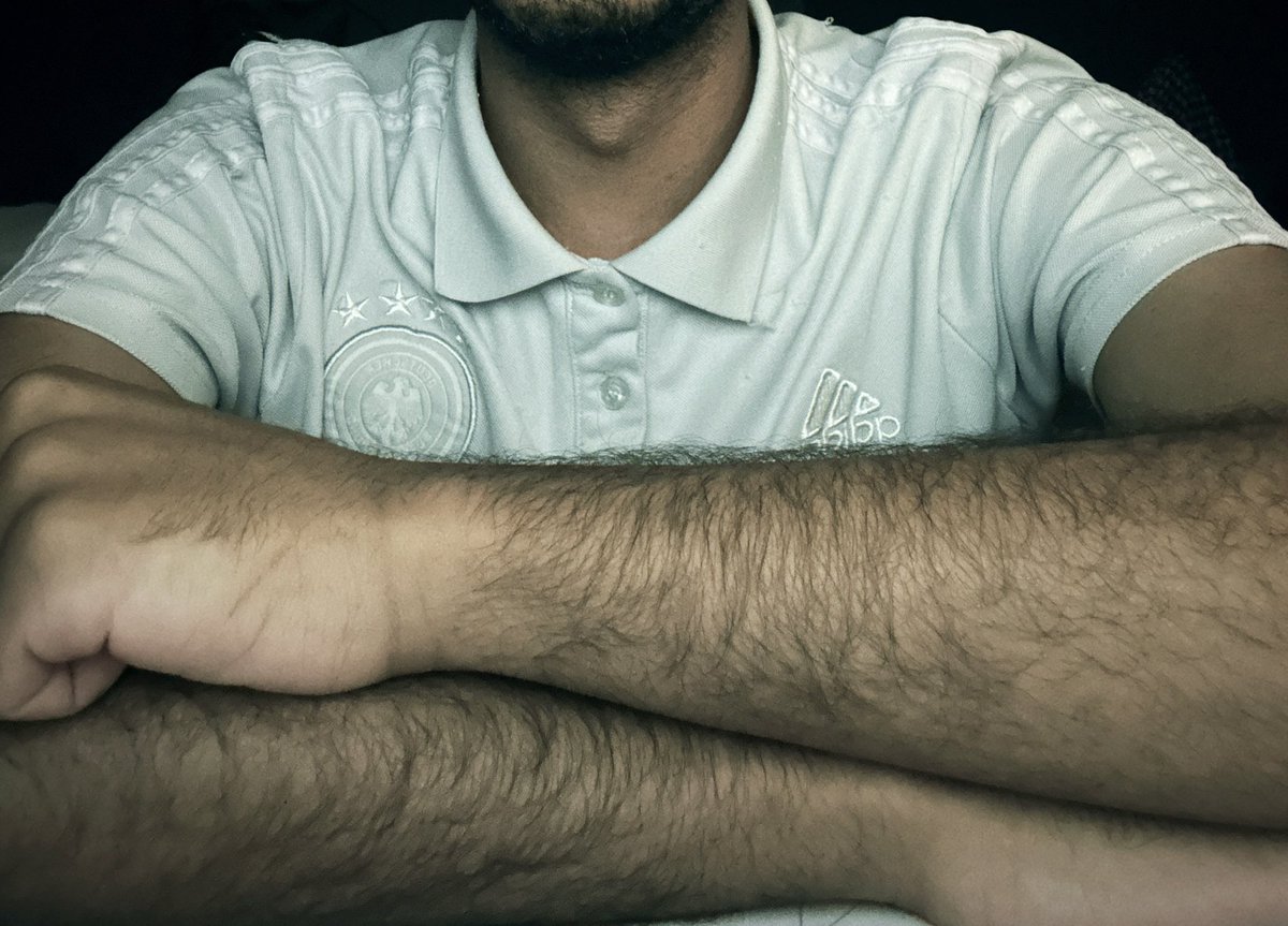 المُوارِي tweet media