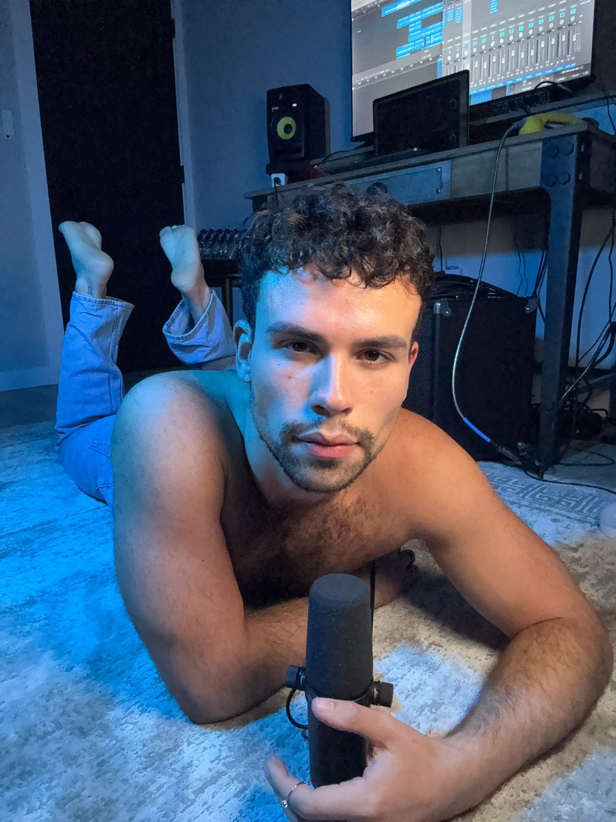 JDimaggio05's tweet photo. Meet me on the floor https://t.co/zouuGDIocK