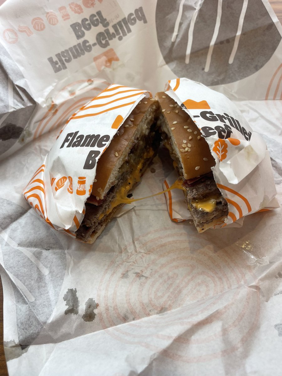 ty19630701's tweet photo. 本日のモーニング
バーガーキング@春日部
BDビッグマウスセット＋テリヤキワッパーセット＋シーザーサラダ。カミさんがバーガーキングに、行きたいとリクエスト。予想通り、朝からワッパーはヘビー過ぎました😅でもやはり、バーキンは大変美味しゅうございました🙇‍♂️ハーフカットは👌
#バーガーキング https://t.co/yCQQ7pLA4t