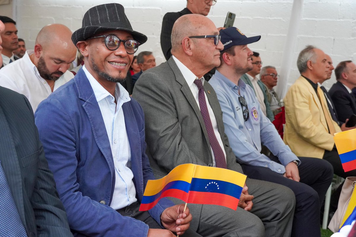 CancilleriaCol's tweet photo. En un paso clave para el fortalecimiento de las relaciones bilaterales entre Colombia y Venezuela, la ministra de Relaciones Exteriores, @ryvillavicencio , encabezó la reapertura oficial del Consulado de Colombia en Barquisimeto, reafirmando el compromiso del Gobierno Nacional con la atención y acompañamiento a los connacionales residentes en territorio venezolano.