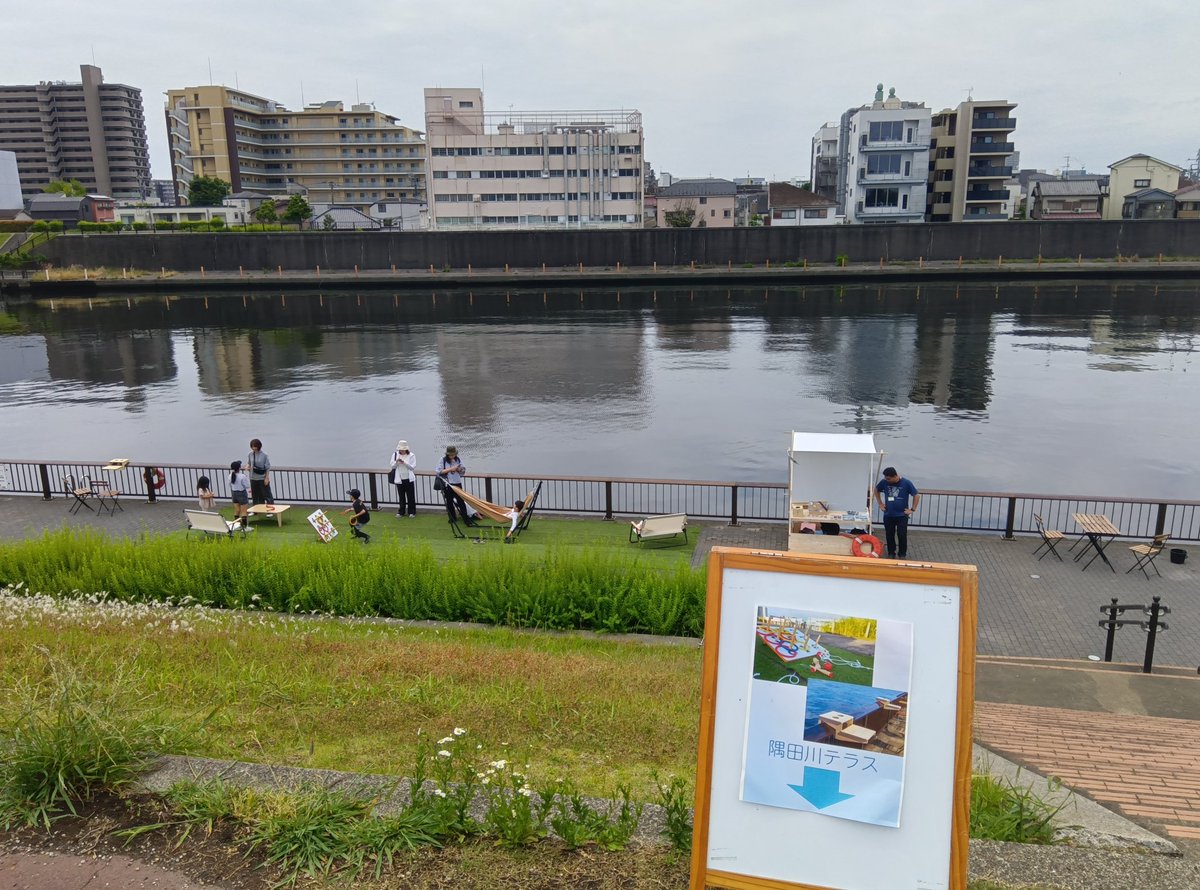 SumidaTerrace's tweet photo. 只今、足立区の新田さくら公園と隅田川テラスにて隅田川マルシェを15:00まで開催しております☺
食べ物から手作りの小物も販売しております✨
水辺でゆったりとした時間を過ごしてみませんか？
#隅田川　 #イベント https://t.co/4JYoMyPjOl