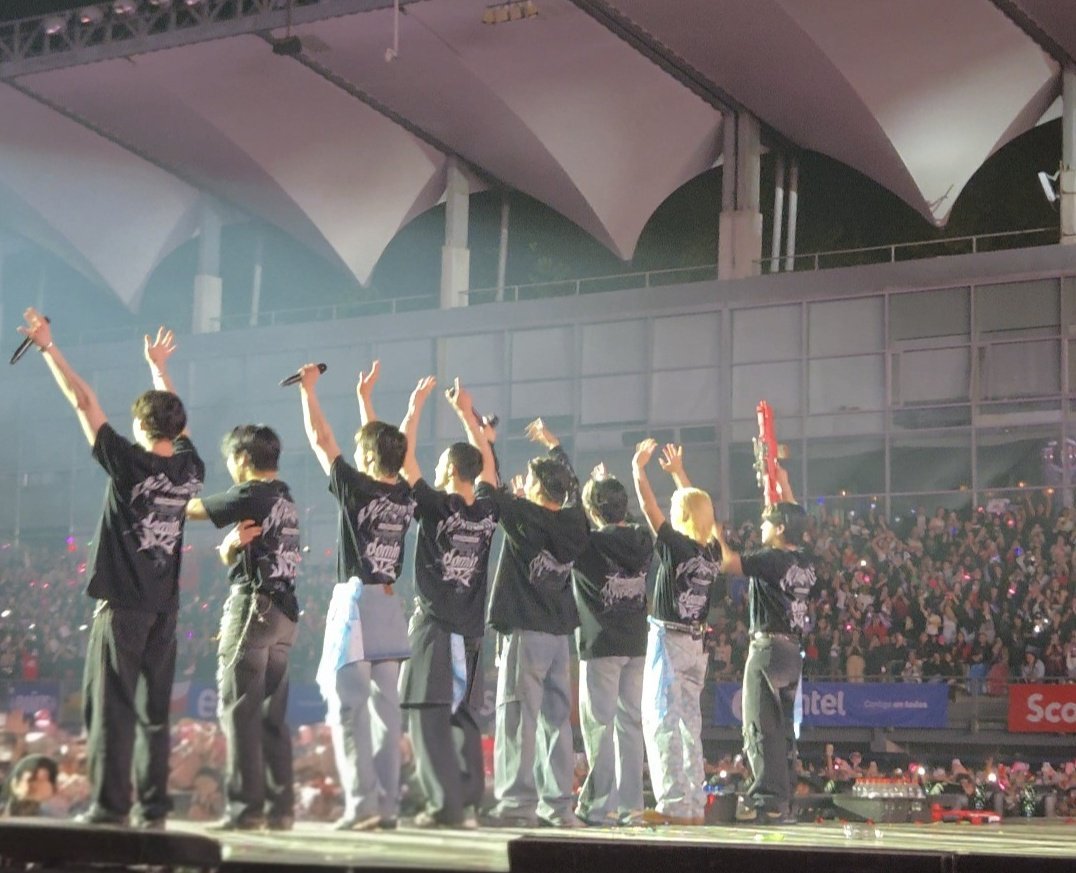 STAY__CHILE's tweet photo. ¡QUEREMOS A SKZ DE VUELTA! 

#SKZEnChile
#ChileWantsSTRAYCITY
#STRAYCITY
#SKZ_POPUP
@livenationlatam @jypnation @Stray_Kids @dgmedioschile https://t.co/P8OFM5QbDS