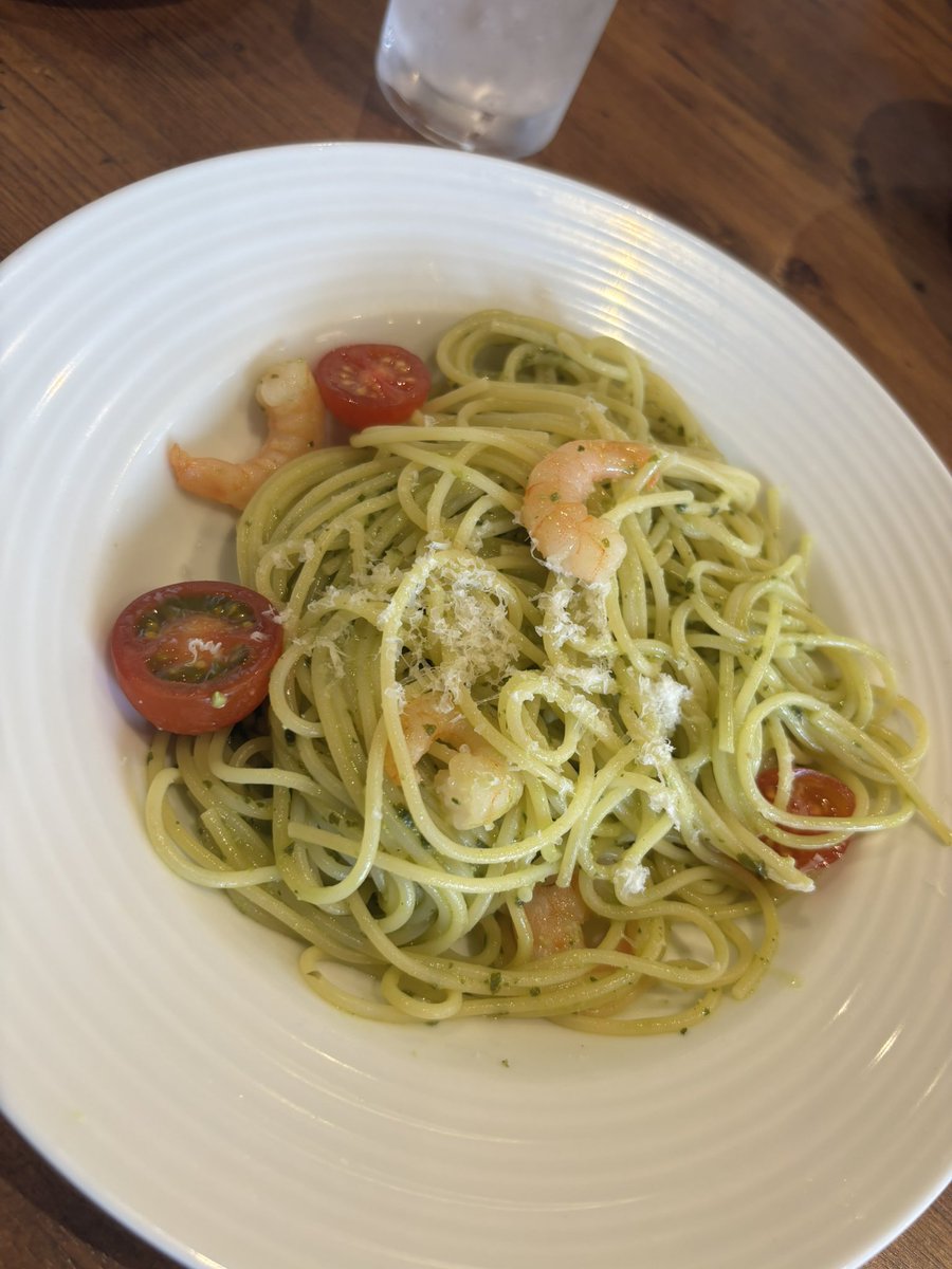 techi_0112's tweet photo. 最近バジルソースにハマってるから初のジェノベーゼパスタとピザ食べた。うめぇ https://t.co/68ZNN6jBlA