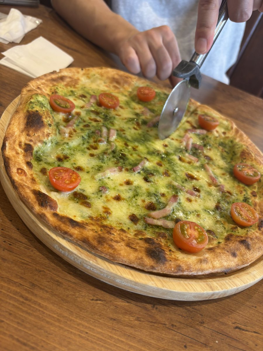 techi_0112's tweet photo. 最近バジルソースにハマってるから初のジェノベーゼパスタとピザ食べた。うめぇ https://t.co/68ZNN6jBlA