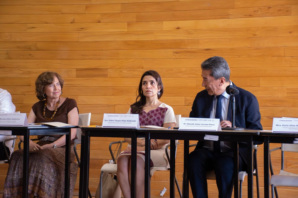 Secihti_Mx's tweet photo. En Morelos, la secretaria #Secihti @rosauraRuiz4, se reunió con integrantes de la #RedEcos de ese esatdo, donde presentó proyectos estratégicos que conduce Secihti para fortalecer la soberanía científica-tecnológica y atender problemáticas locales y nacionales. ➡️1/4 https://t.co/K0peIf4jp6