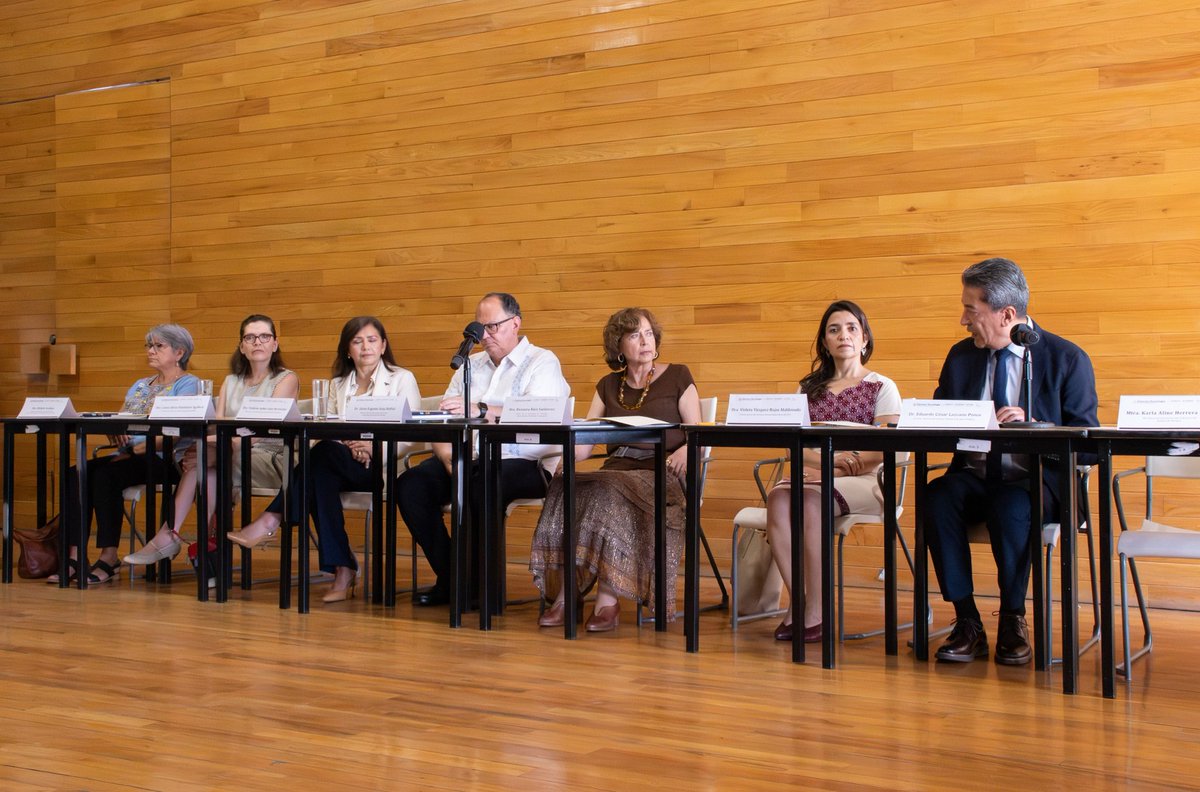 Secihti_Mx's tweet photo. En Morelos, la secretaria #Secihti @rosauraRuiz4, se reunió con integrantes de la #RedEcos de ese esatdo, donde presentó proyectos estratégicos que conduce Secihti para fortalecer la soberanía científica-tecnológica y atender problemáticas locales y nacionales. ➡️1/4 https://t.co/K0peIf4jp6