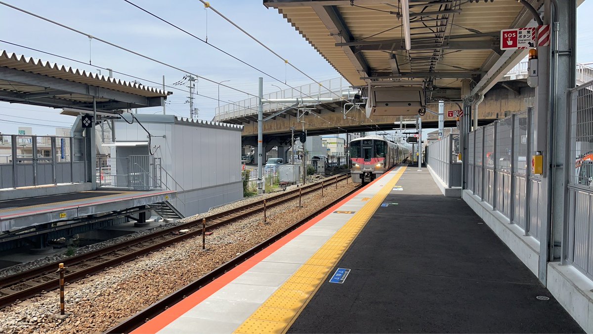 nivoshi's tweet photo. 用事あって列車待ってたら何か来た https://t.co/byuq1BfknN