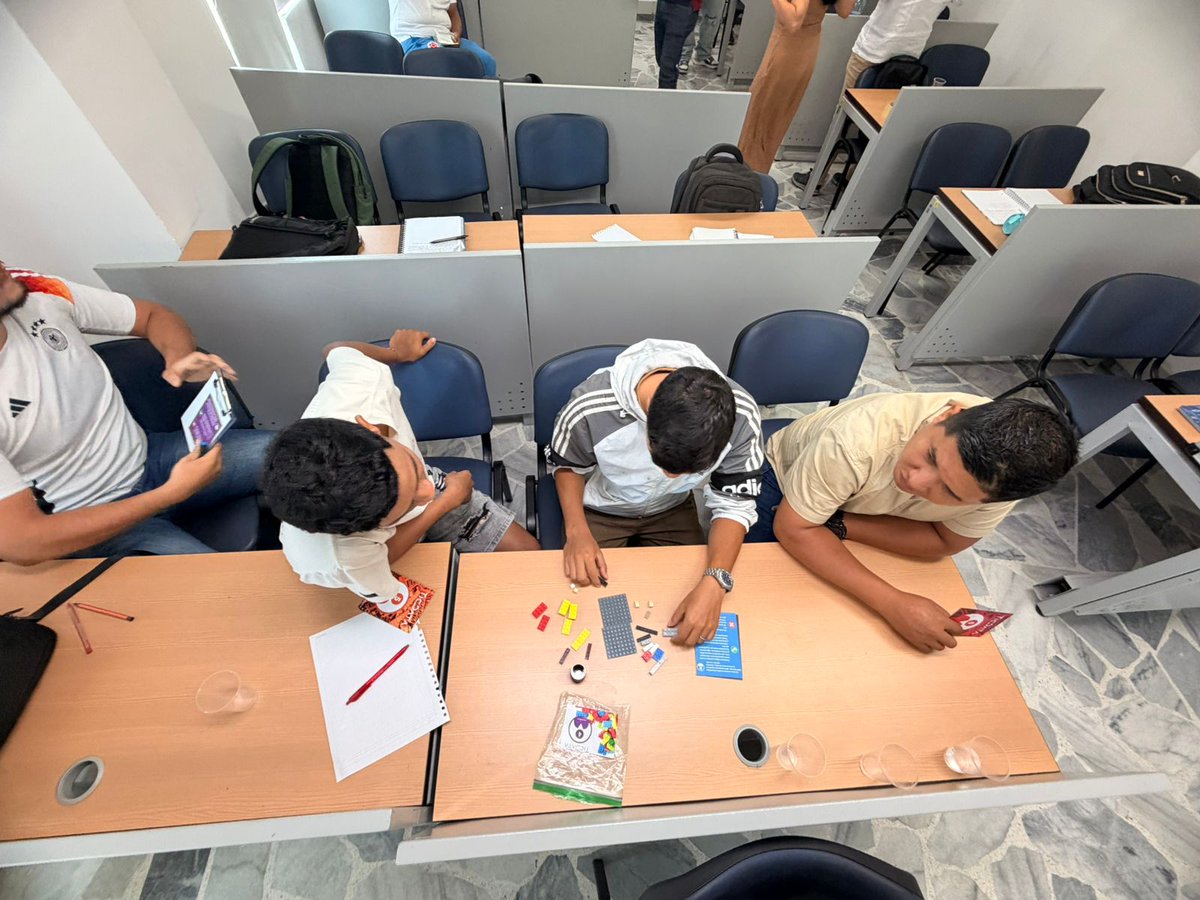 TICDATACo's tweet photo. Hoy estuvimos en la @UniversidadCoo3 desarrollando el taller:

🧩 Liderazgo y Toma de Decisiones Basadas en Datos con LEGO® Serious Play®

Una experiencia orientada a fortalecer pensamiento crítico, colaboración y liderazgo en entornos impulsados por datos 🚀📊

#Innovacion #UCC https://t.co/dskSn2gEUQ