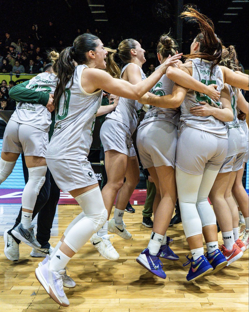LFBArgentina's tweet photo. ☘️ Otra temporada que termina pintada de verde 🏆 https://t.co/szXnA4z4bF