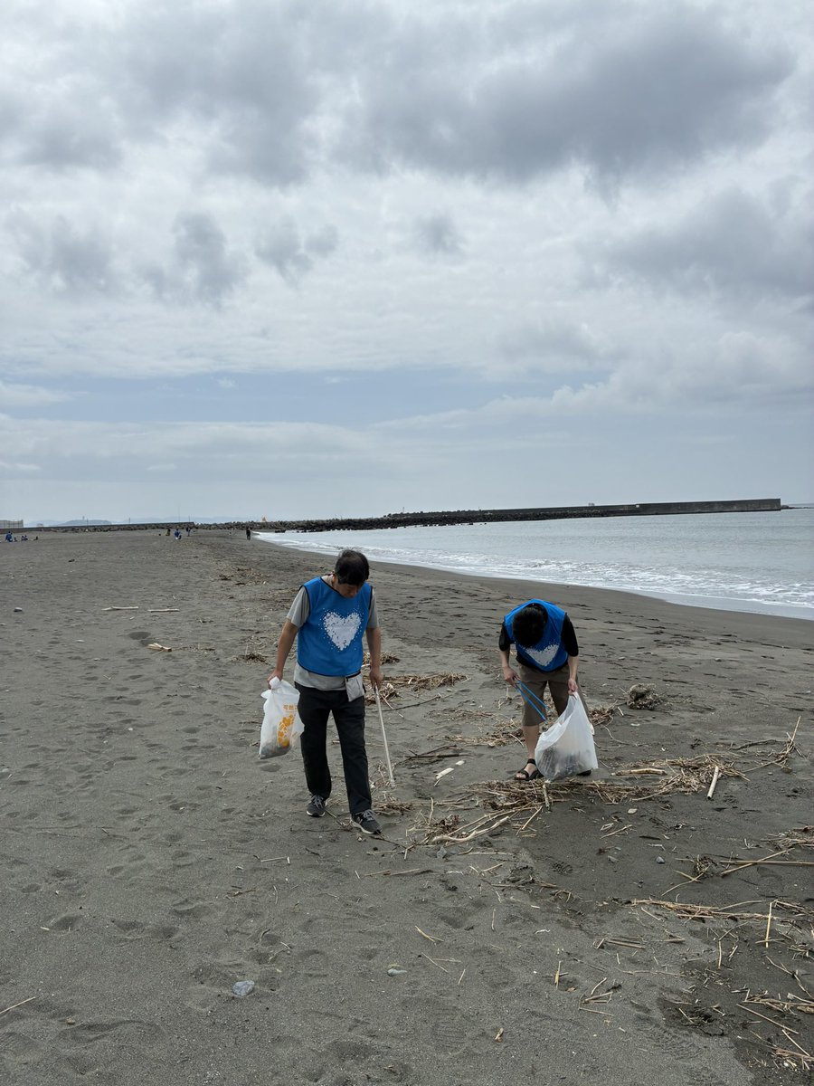 CleanupFrontier's tweet photo. 茅ヶ崎西浜ビーチクリーンナップフロンティア
本日は、8名で9袋と浮き輪ん拾い集めました
曇り空も次第に陽が差してきて終わる頃には
気持ちの良い五月晴れとなりました
みなさんの行いの良さですね笑
次回の茅ヶ崎西浜ビーチクリーンは
6月28日日曜日8時からです
夏時間で1時間早くなります https://t.co/w7JxcciLhj