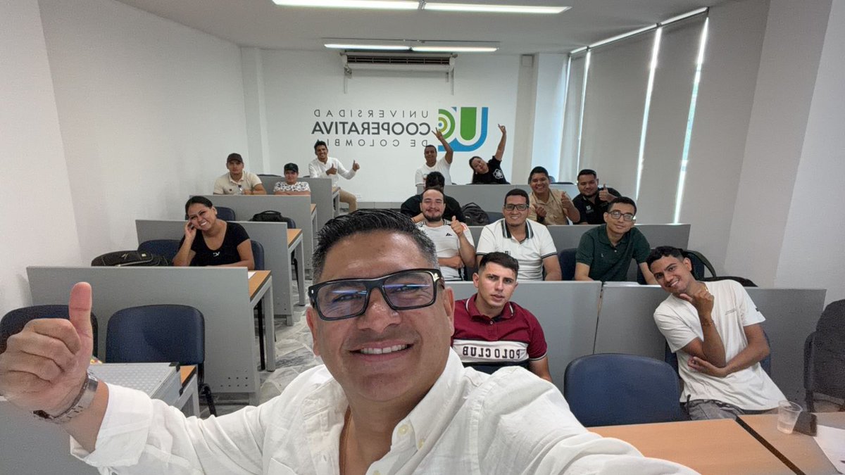 TICDATACo's tweet photo. Hoy estuvimos en la @UniversidadCoo3 desarrollando el taller:

🧩 Liderazgo y Toma de Decisiones Basadas en Datos con LEGO® Serious Play®

Una experiencia orientada a fortalecer pensamiento crítico, colaboración y liderazgo en entornos impulsados por datos 🚀📊

#Innovacion #UCC https://t.co/dskSn2gEUQ