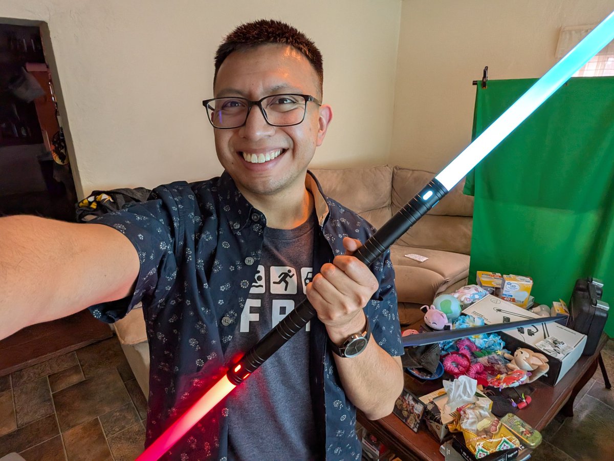 HyperViolets's tweet photo. yoooo went to watch the mandalorian and grogu and won the giveaway for a lightsaber!! 🥳 https://t.co/m0L1QLRHsZ