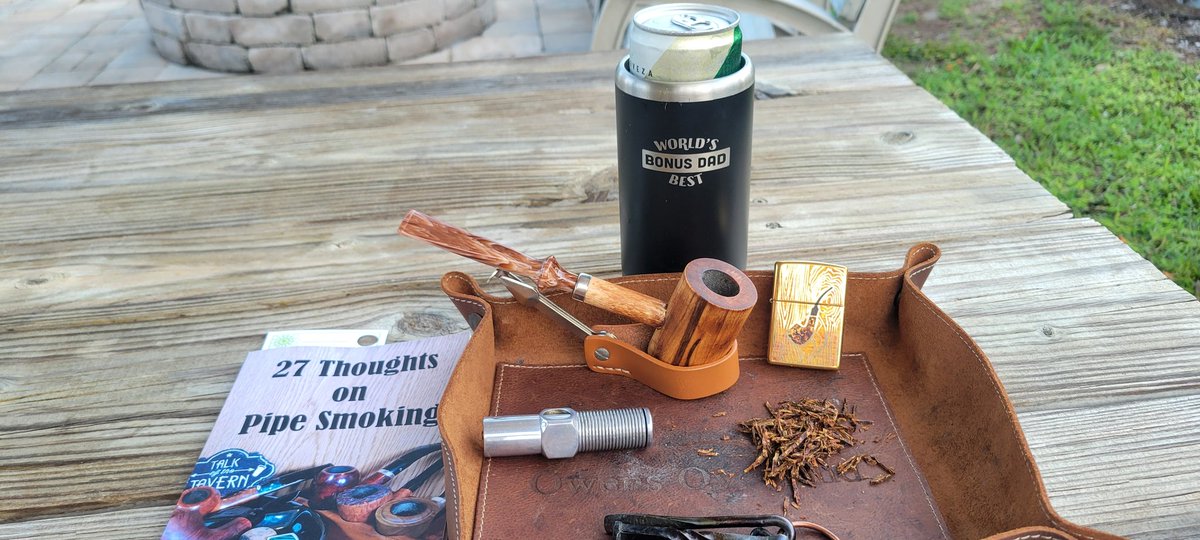 SGPipeCompany's tweet photo. Cold cerveza. Navy flakes. Thor’s Hammer.
Quiet night in SWFL with a new book and a good smoke.
Doesn’t get much better.
#PipeSmoking #NavyFlake #SGIattitude https://t.co/pB6pdWA5k8