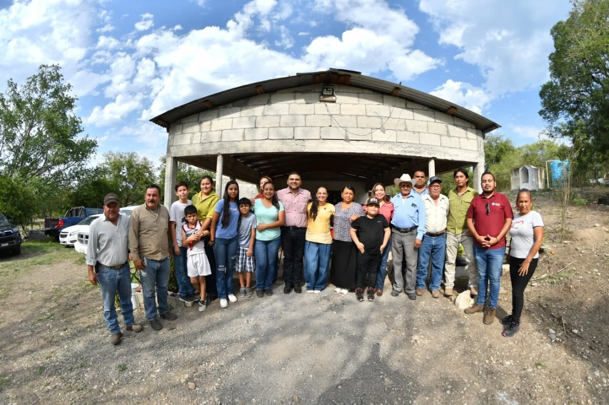 olgapsosa's tweet photo. La justicia energética llega a los lugares más difíciles de #Tamaulipas, en Villa de Casas, en el rancho el Gavilán conversamos con Noé y doña Griss y su familia, personas que durante 25 años cambiaron su vida. 

El programa del gobernador Américo Villarreal y las gestiones del presidente municipal Beto Hinojosa  generan bienestar.