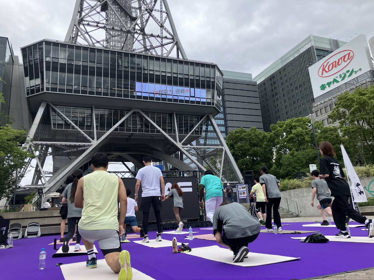 FastFitness_jp's tweet photo. 【現場レポート】#POPUP名古屋 開催中！
現在、久屋大通公園（名古屋市）で開催中の『POPUP@NAGOYA』では、フィットネス体験、お子様も楽しめるお菓子つかみ、美味しいプロテインの試飲、ブランドの歴史紹介など、各ブース魅力満載！ ステージでも全員参加のトレーニングやクイズ大会など、熱いイベントが目白押しです！（参加費：無料）

さらに！会場の様子を「#エニタイムサーカス」をつけて投稿してくれた方には、その場でオリジナルタオルをプレゼント！   本日は17時まで開催しています！是非、中部電力MIRAI TOWERイベント広場へ遊びに来てください！

スタッフ一同、最高の笑顔でお待ちしています！💪