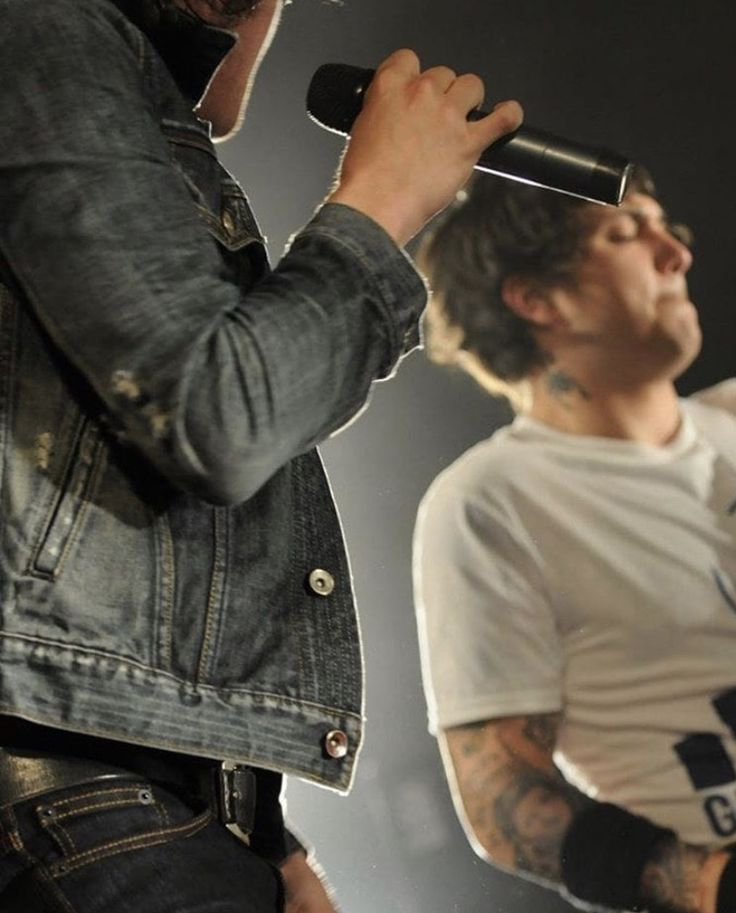 hourly frerard tweet media