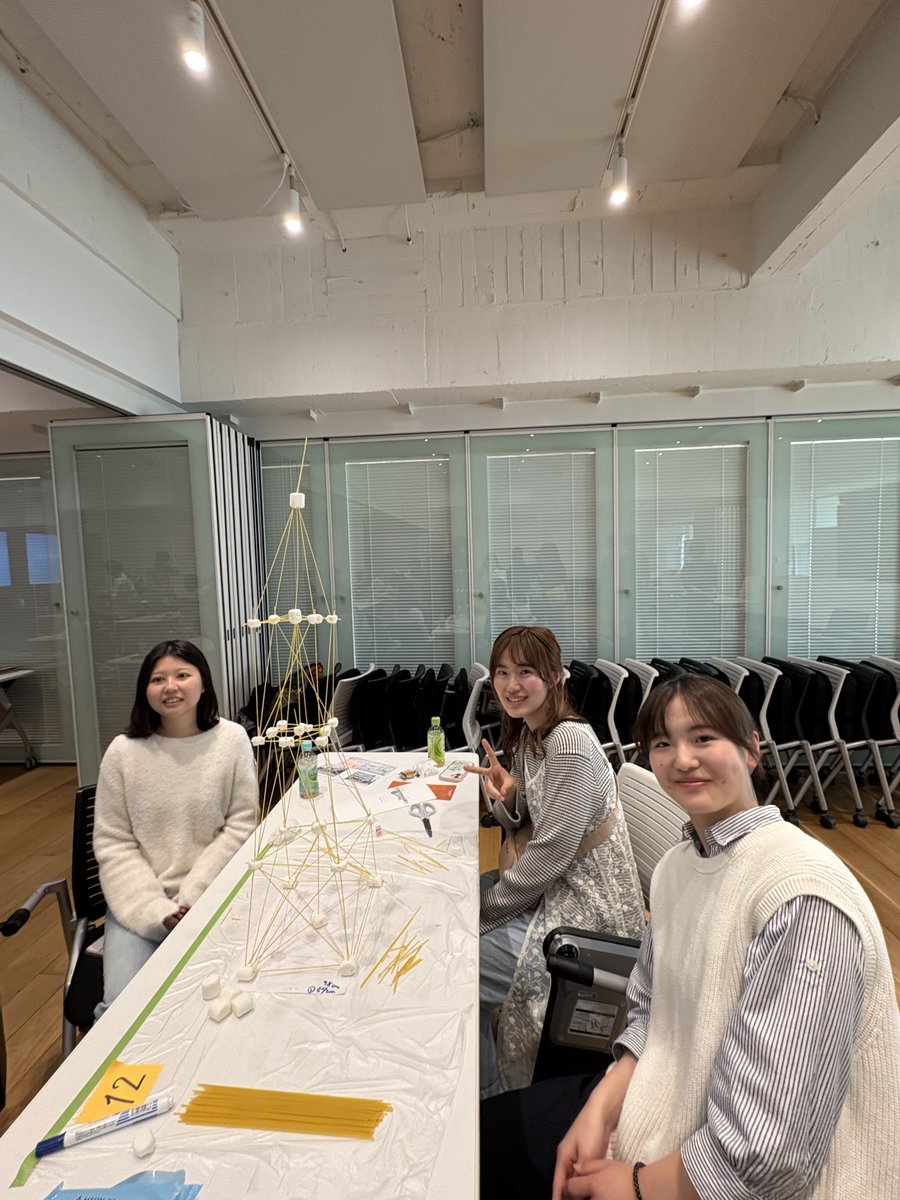 accesspoint_at's tweet photo. 【パスタタワー選手権】  
構造美賞＝曽根賞 

当日出会った女子大学生による混成チーム
初対面同士の大学生が、パスタタワー制作を通して、いかにコミュニケーションを図り、チームを構築していくかというチームビルディングの模索が行われました！ https://t.co/AY3PgBVW2i