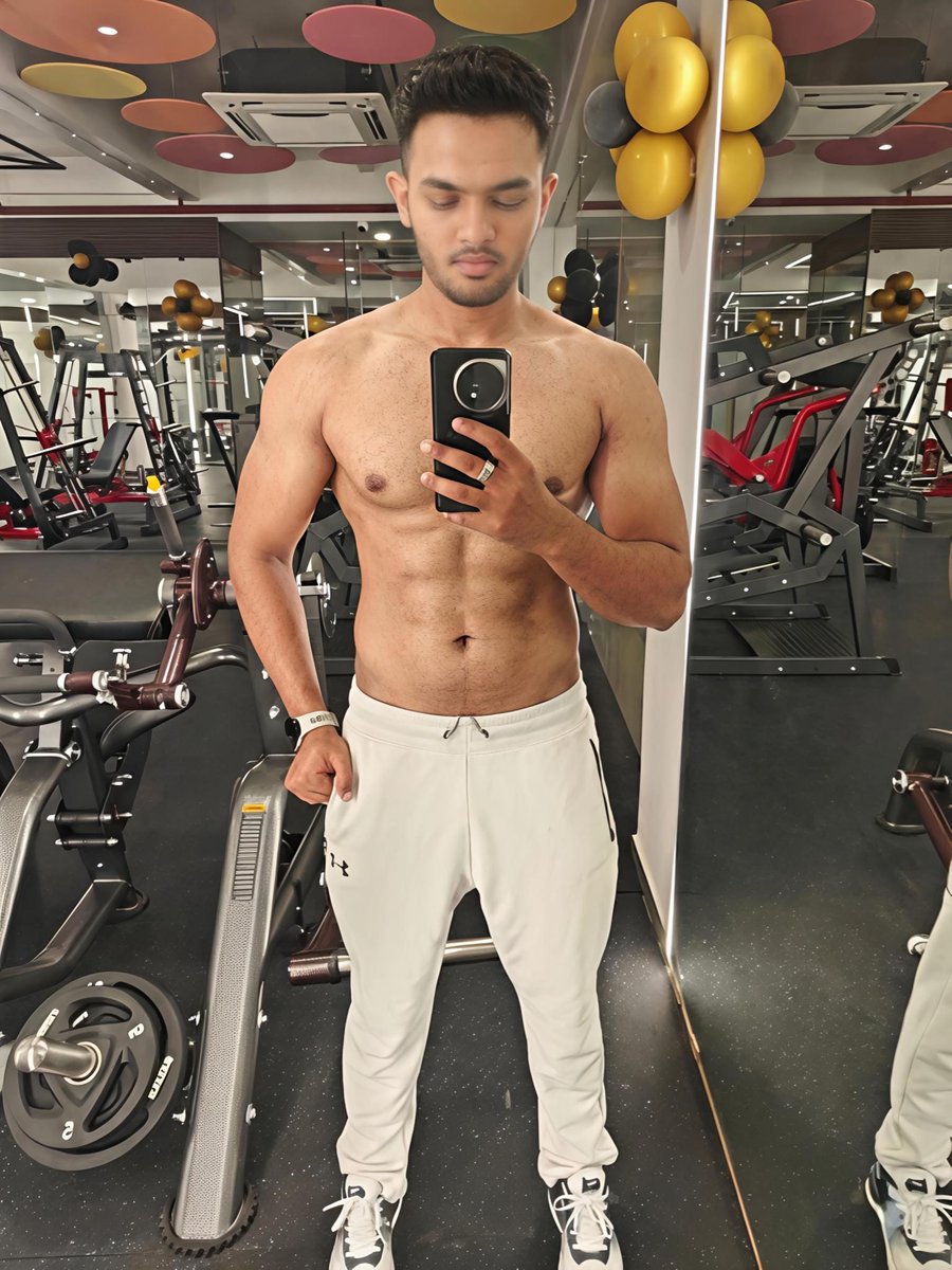 nonstopclip's tweet photo. 50-60gm protein per day no diet no supplements 😁 only regular workout 6 days a week https://t.co/MeycyPsG8S