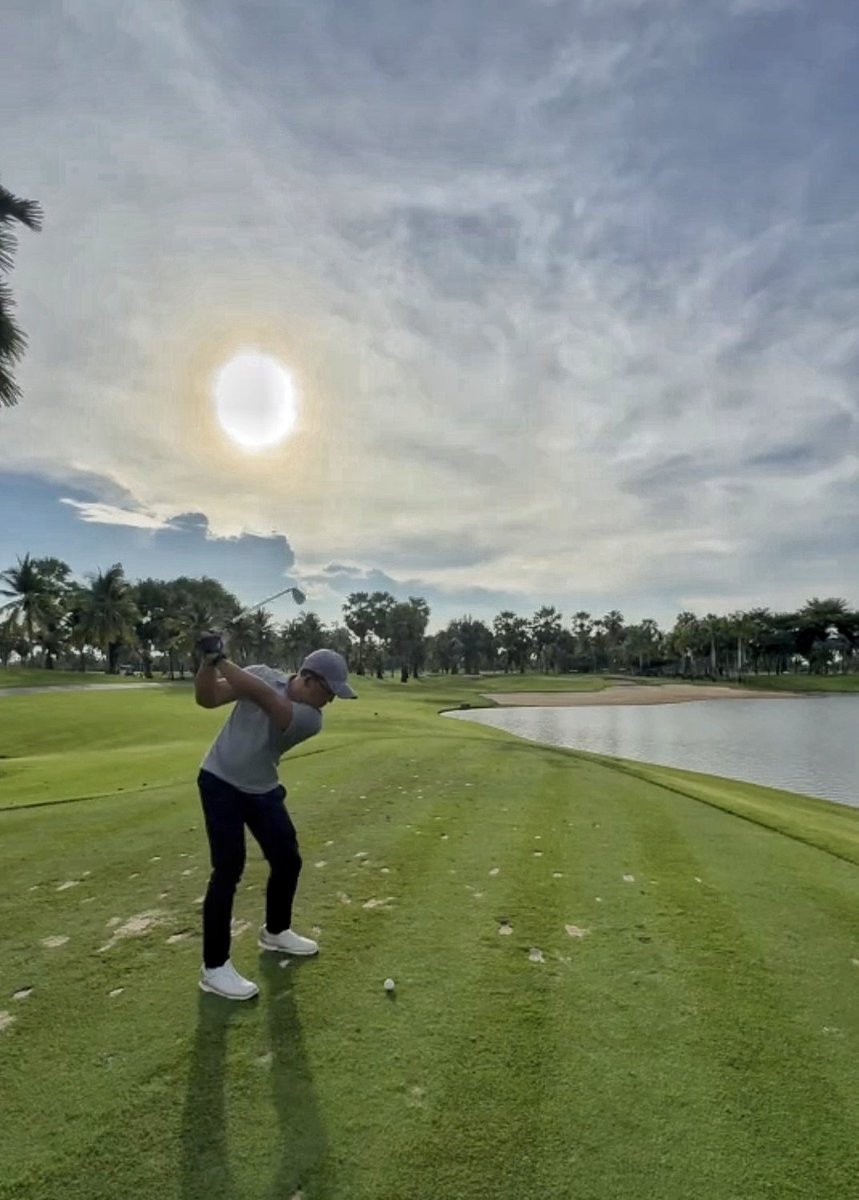 KeeB35901017's tweet photo. อยากใช้ชีวิตแบบนี้ทุกวันเลย🫠
#golfforlife https://t.co/gXzKfUO2id