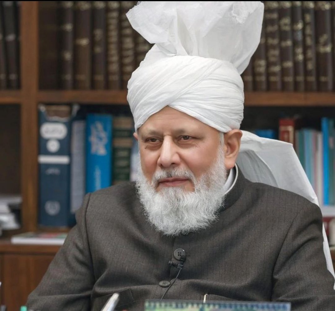 TahirAh93989494's tweet photo. Khilafat guides humanity toward peace by removing hatred, injustice, selfishness, and division from society. #KhilafatForPeace https://t.co/YqbtOZve8p