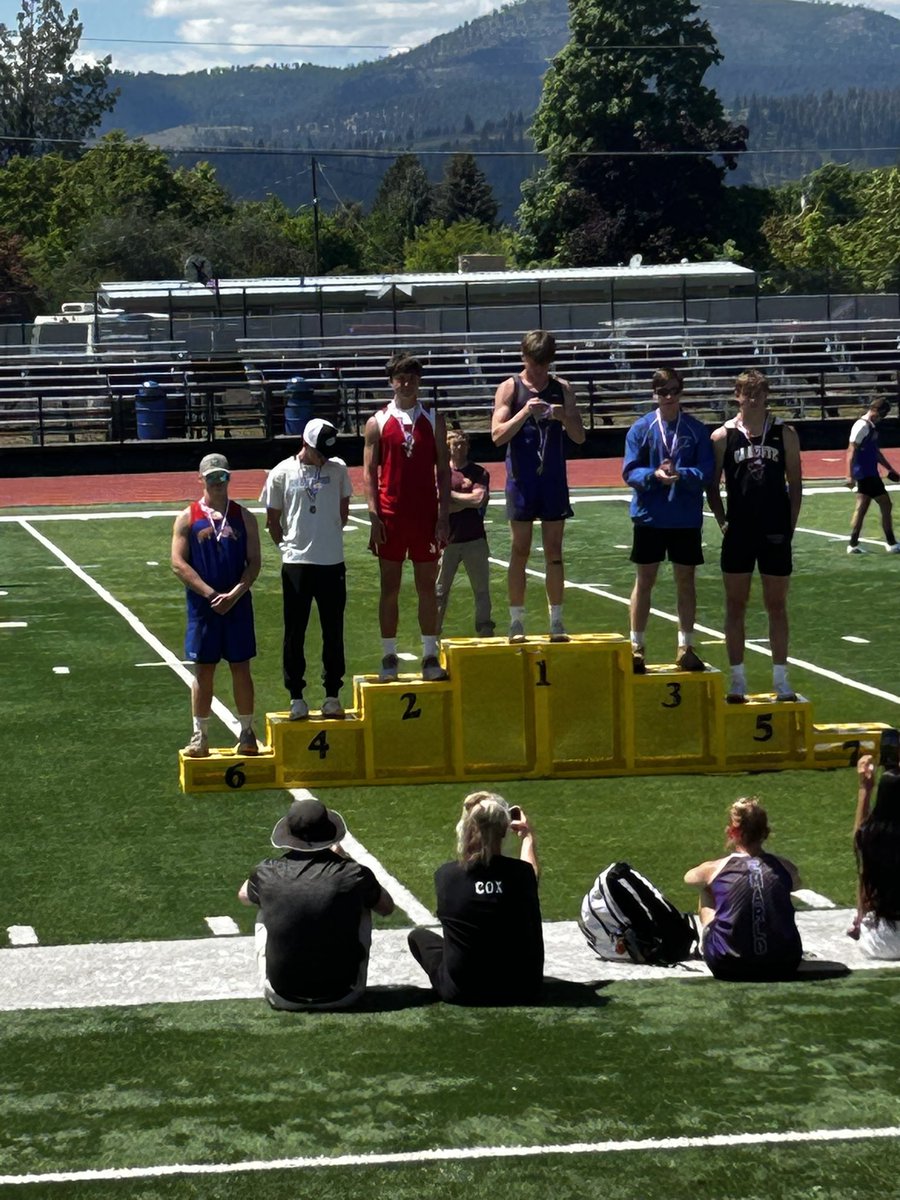 FlintJanzen's tweet photo. Another amazing weekend at divisional track! So excited for the opportunity to compete every day. Excited to bring home the silver in Jav and hit another PR with 160 “1! https://t.co/uLqI2VmioP