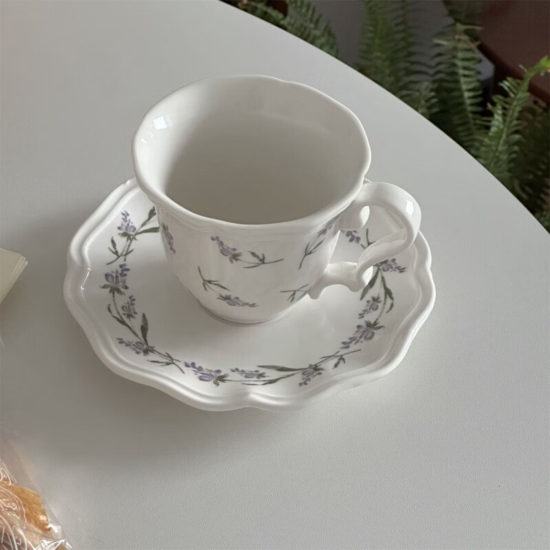 trevorbusby's tweet photo. DIY iced lavender latte in 3 mins! Steep 1tbsp dried lavender in hot milk, cool, add iced milk u0026 a shot of espresso. Cozy floral pick-me-up for busy mornings https://t.co/t76rKbvp1Y
