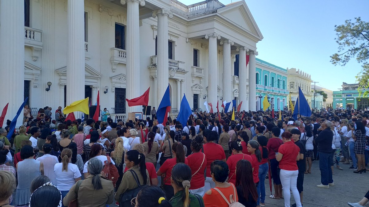 MilaxyA's tweet photo. 🇨🇺 El pueblo de Santa Clara, en representación de toda la provincia, se congregará este martes 26 de mayo a las 8:00 AM, en Tribuna Abierta, en el histórico Parque Vidal, respondiendo al llamado de la @UJCdeCuba, las organizaciones de masas, estudiantiles y movimientos juveniles. https://t.co/yNXIY0k8V9