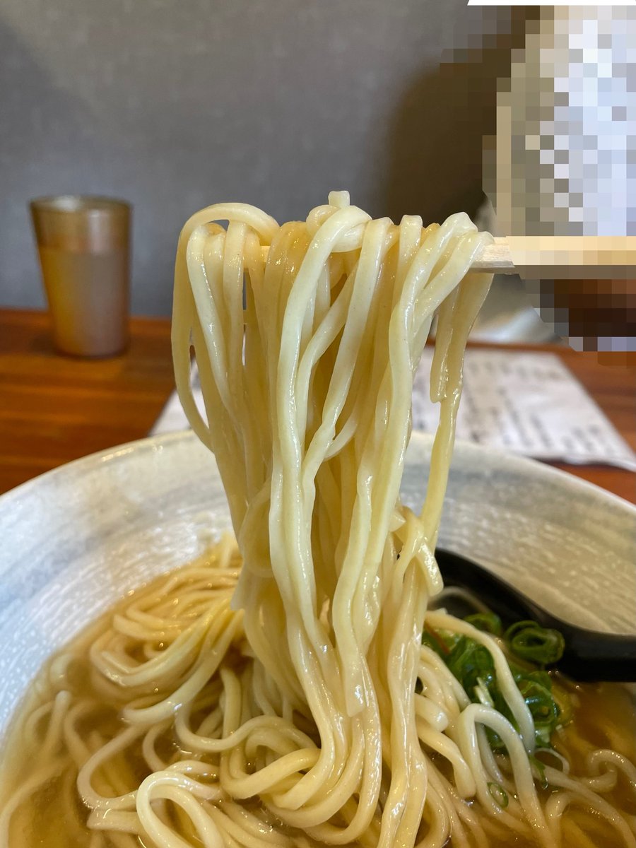 baka1627952's tweet photo. ⭐️⭐️🌙🍽️26102🍜 「唯一無二のらぁ麺専門店 イ袋ワシづかみ」さんの『浅利と帆立と煮干しの冷やしらぁ麺』
　貝🐚の煮干しの旨味溢れるスープはめっちゃクチャ美味しかった🤤よく冷やされたモチプリ麺超超絶品😋💯一瞬で完飲完食❣️ご馳走様😋
#冷やしラーメン
#唯一無二のらぁ麺専門店イ袋ワシづかみ https://t.co/4EHdEGFGtR