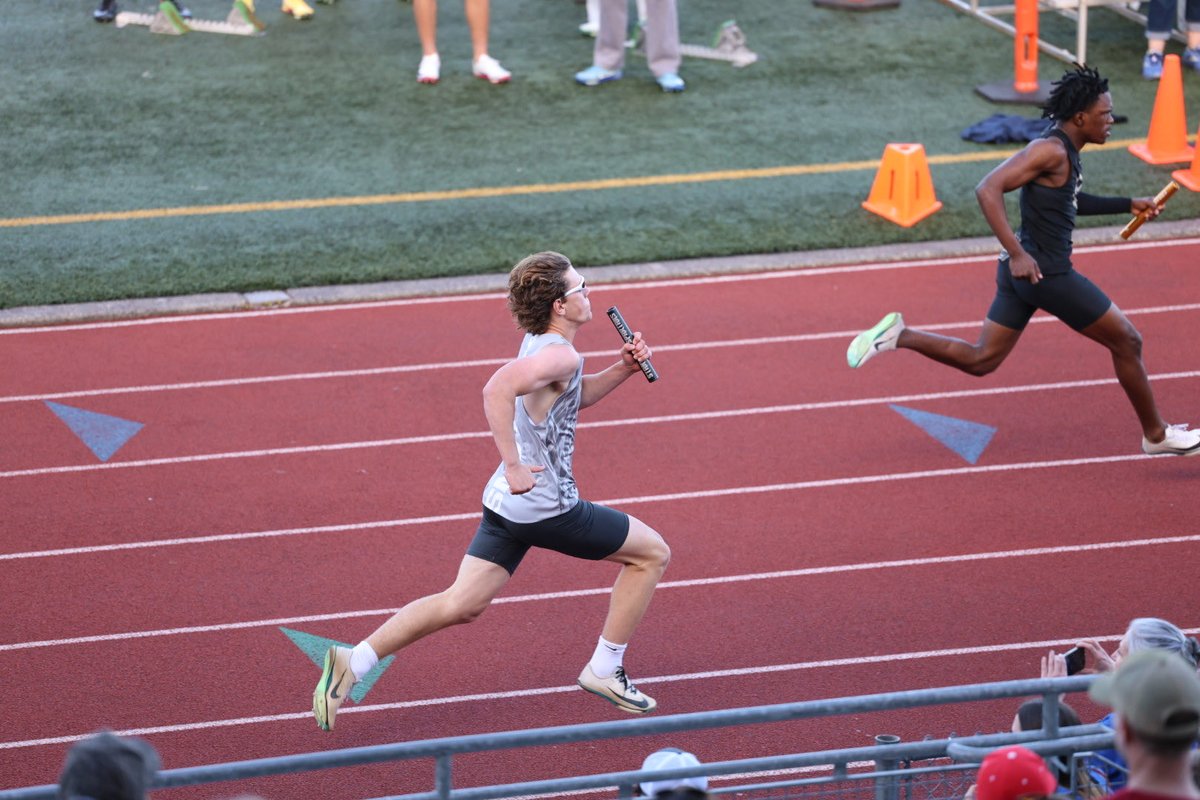 brennerperry20's tweet photo. 3A District meet at Shoreline stadium. 4x100 final time 44.07 PR for the 2026 season. https://t.co/1oJYpHXL3l