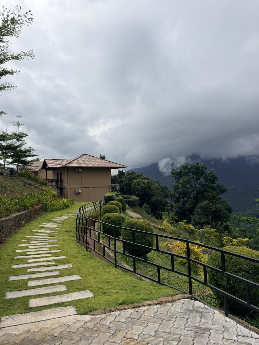 kirubaakaran's tweet photo. Getting lost for a day in such a place from all the chaos that runs on your mind is such a bliss. https://t.co/XgLtgwvgcI