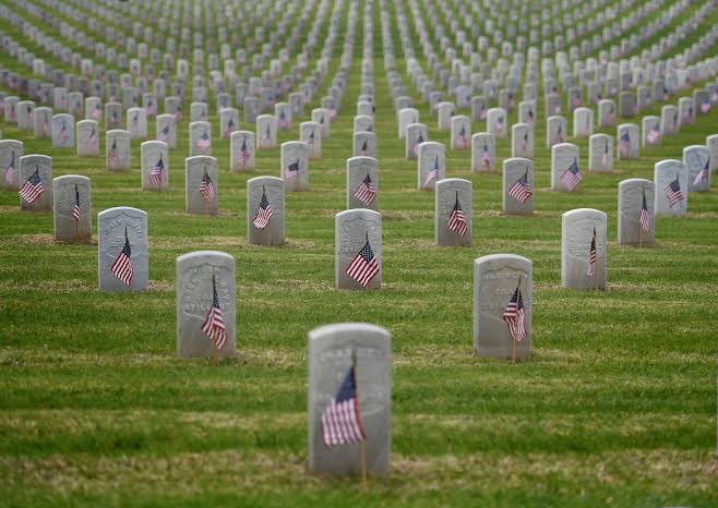 SwedishCanary's tweet photo. We may not know them all but we owe them all. Grateful Memorial Day all. https://t.co/swkD4Nq5aj