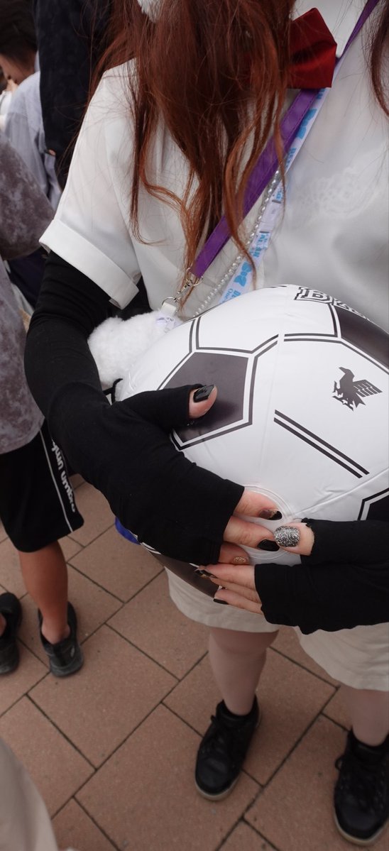 msberyrows's tweet photo. メガネとネクタイをつけ、フロリダから来た人と写真撮って、ユニバ入場前にサッカーボールをしまうように言われていたコナンくんは私です。
#ハイウェイの序章 https://t.co/jFC3tTMMrx