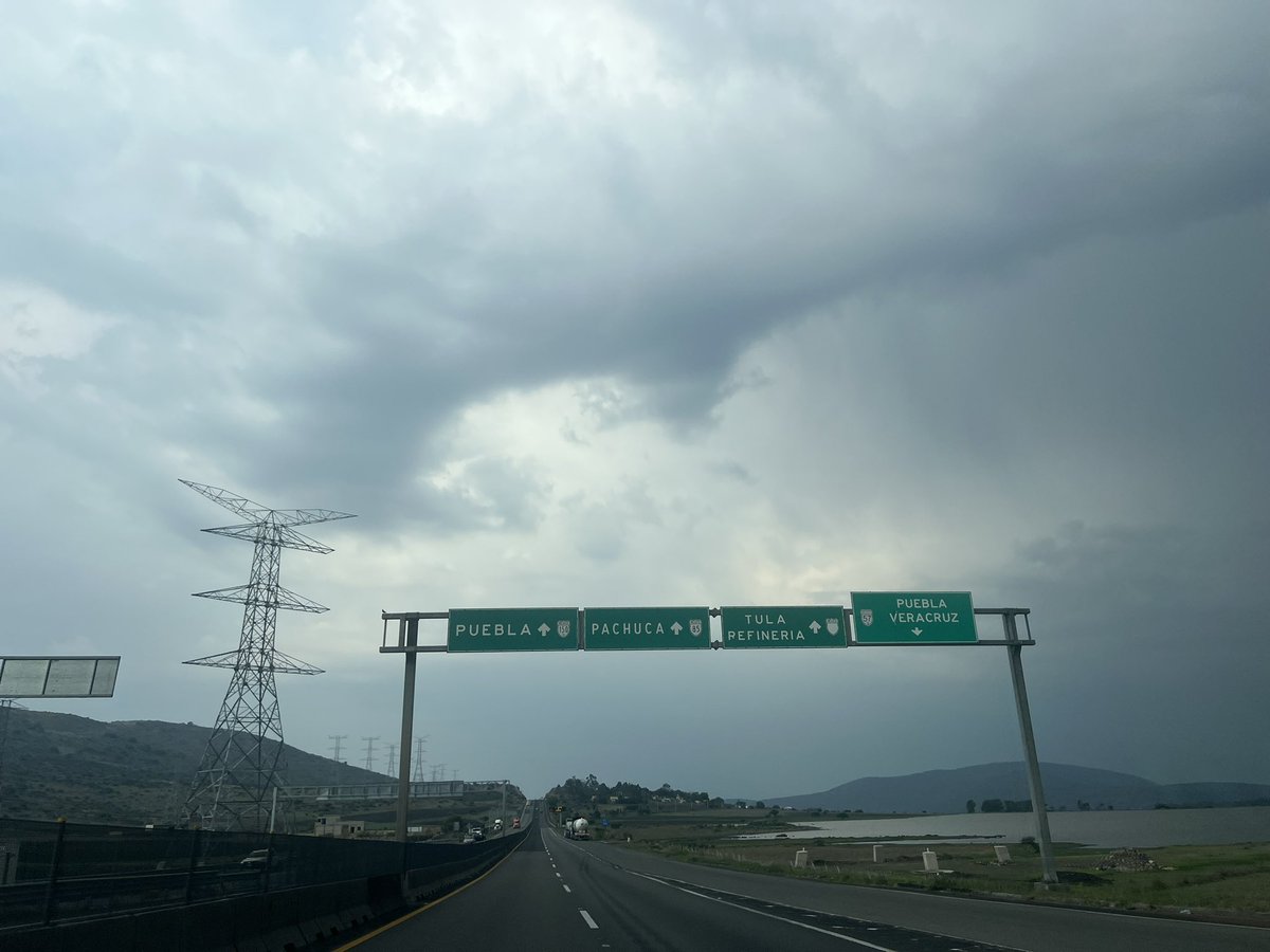lalofave's tweet photo. #DiosNosCuide #carreterra #lluvia El camino es para recorrerlo… https://t.co/HWr16ltKi2